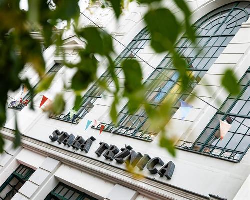 Besuch in der alten Markthalle Bratislava
